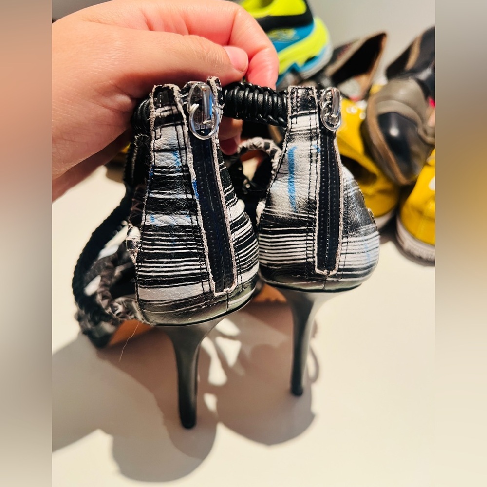 L.A.M.B Zebra Vine Black and White Strappy Leather Heels Sandals Size 8.5 - Picture 14 of 15